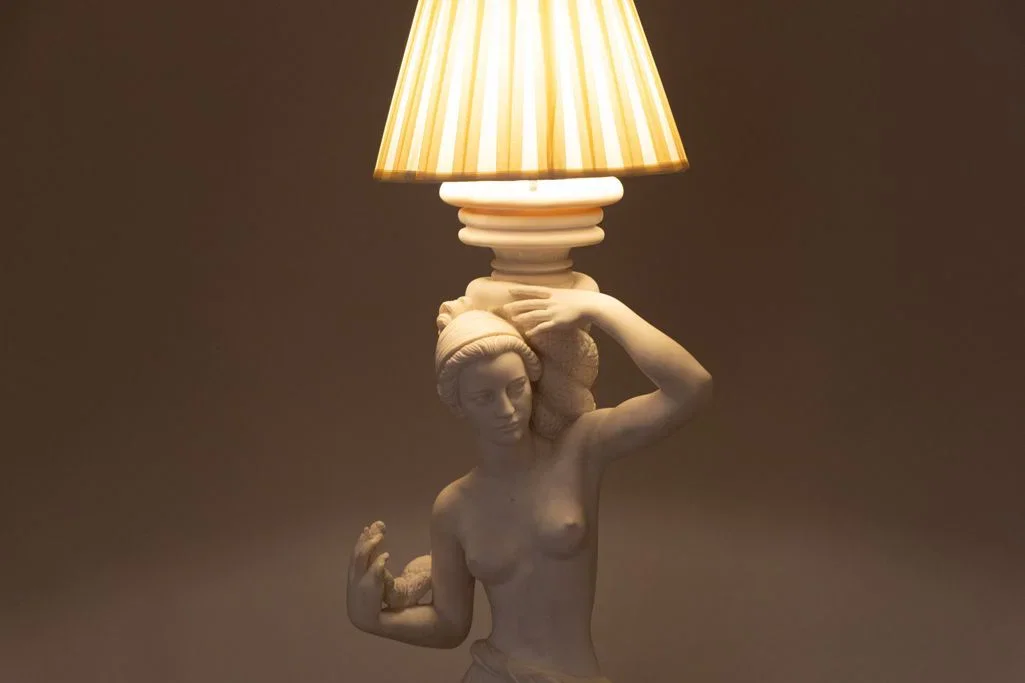 female-statue-floor-lamp-in-carved-alabaster_14_49353j.webp