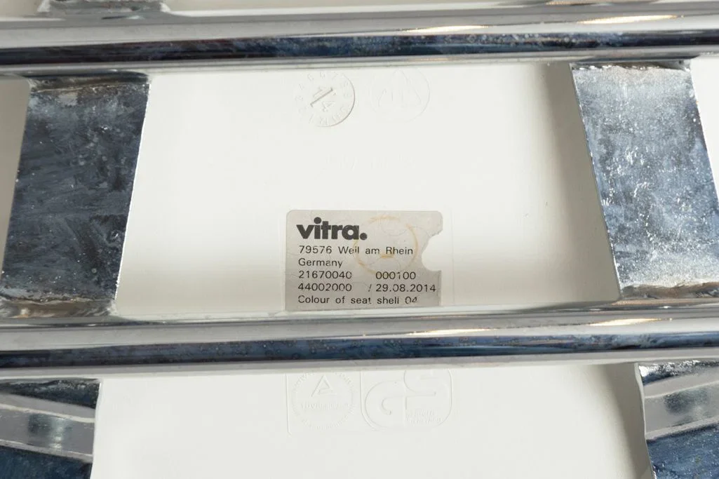 vitra-eames-dss-plastic-side-chair-in-white_21_48611h.webp