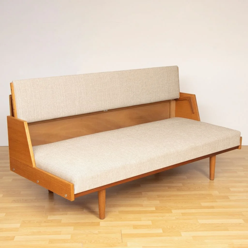 ge6-sofa-bed-by-hans-wegner_14_45813f.jpg
