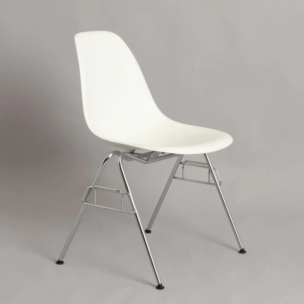 vitra-eames-dss-plastic-side-chair-in-white_21_48611b.webp