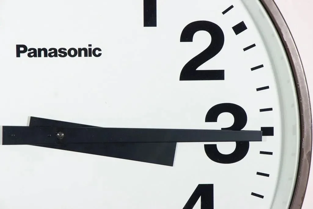 extra-large-industrial-station-clock-by-panasonic_14_47298d.jpg.jpeg