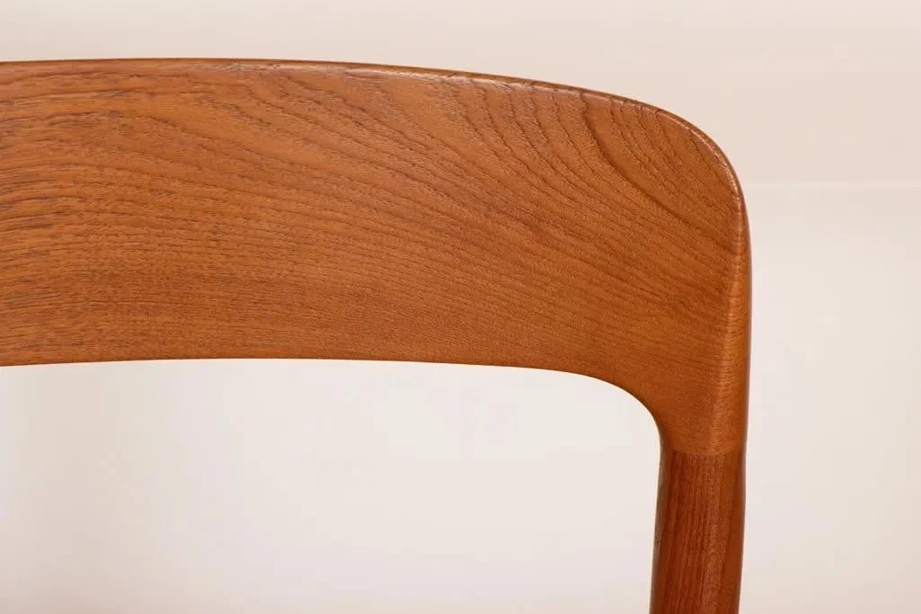 set-of-4-model-75-dining-chairs-in-oak-by-neils-moller_14_47284j.jpg.jpeg
