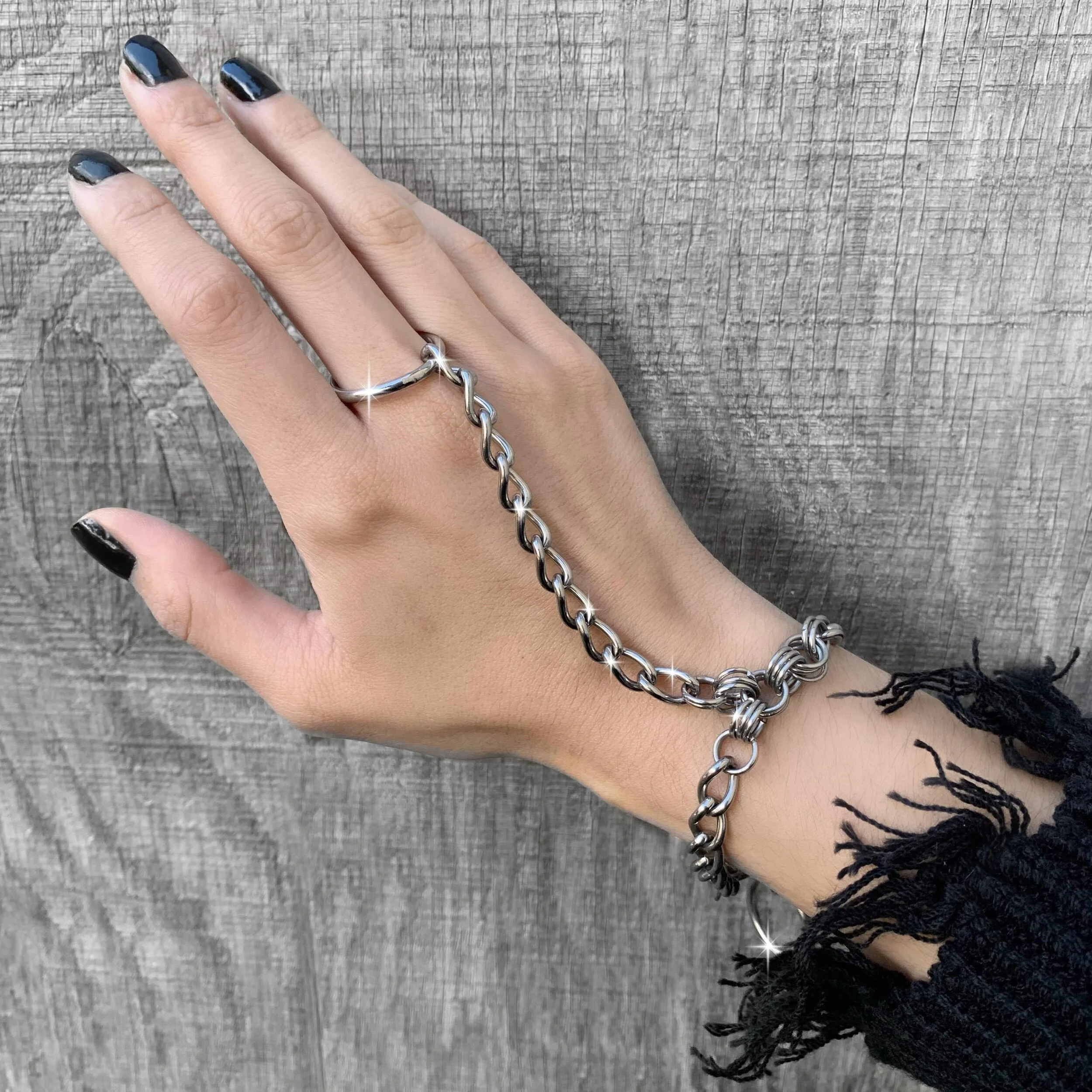 Hand Chain - Circle