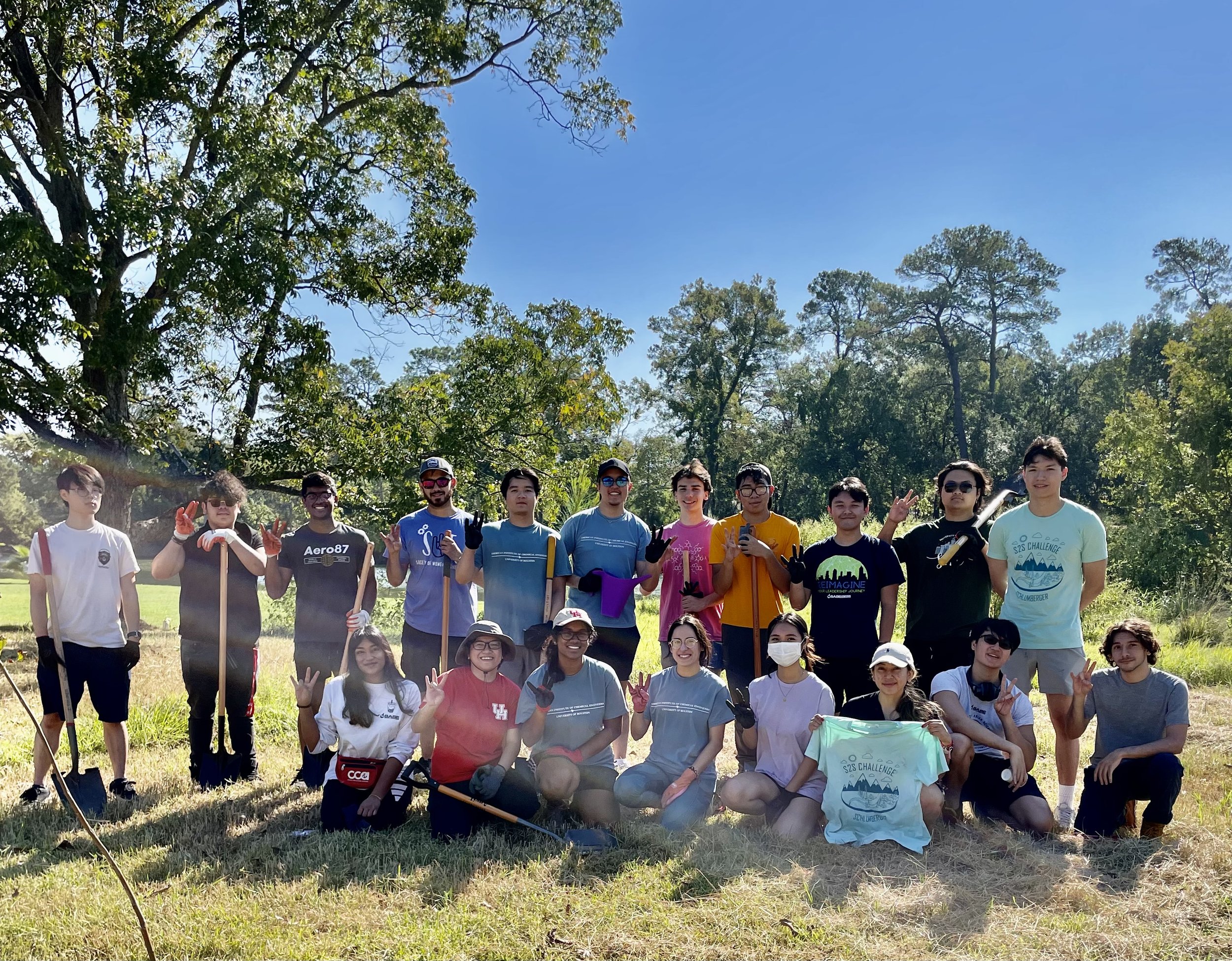 UH Club - Greens Bayou Volunteers (Oct 2022).jpg