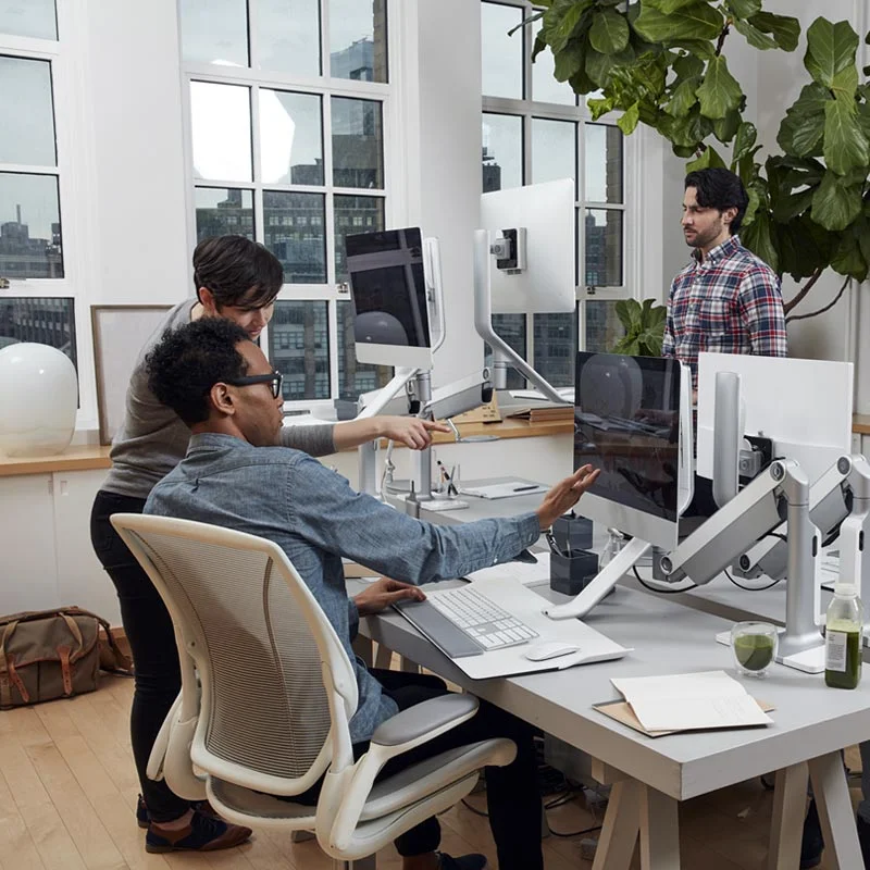 17_humanscale_quickstand_light_edit7.jpg