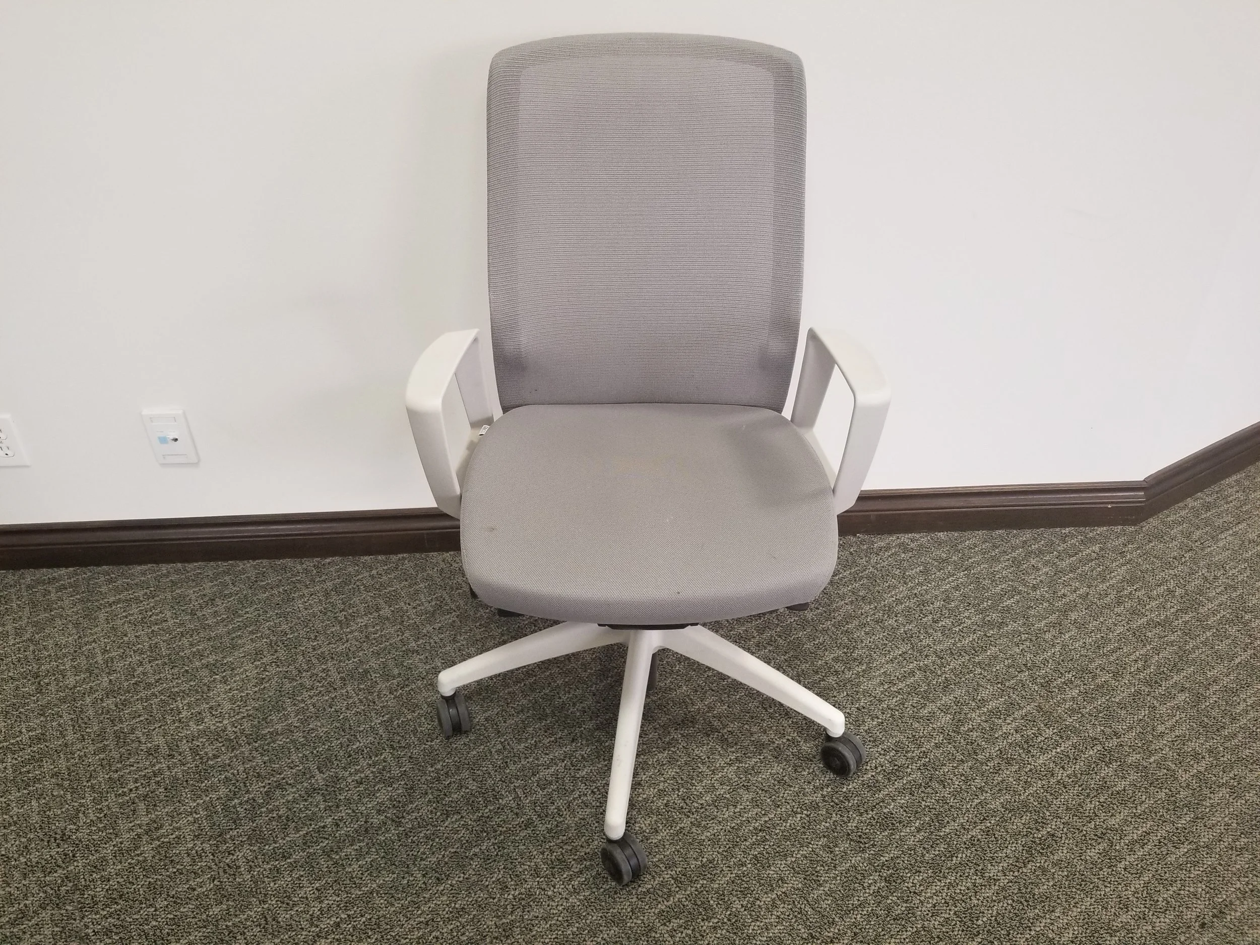 J1 Mesh Chair - fixed arms 