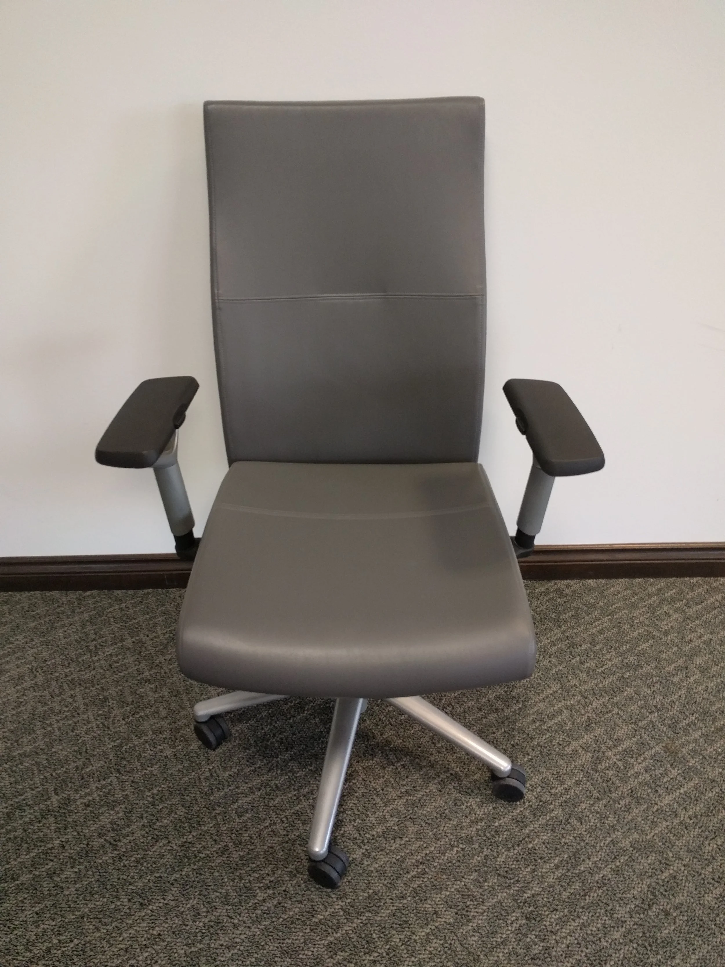 PRAVA EXECUTIVE Chair 