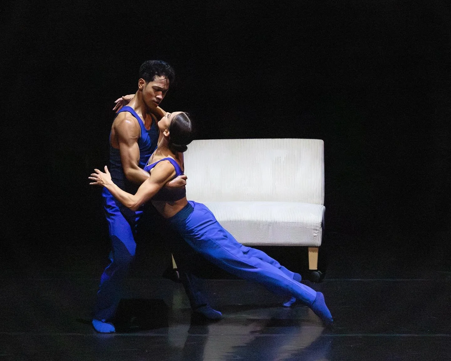 &bull; Everything InBetween &bull; 

@francescaforcella_xo 
@jerardpalazo 
💙

A journey of a couple in Therapy who remember the same past events differently. Relationships are rarely as simple as being good or bad. All our memories are coloured by o