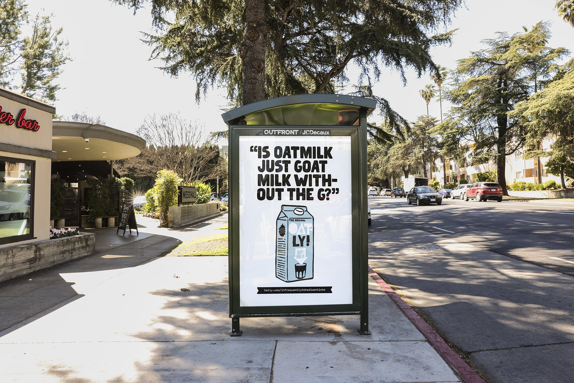 OatlyUS22_IFAQs_OOHPhotos_LA_BusShelter_0V5A7389_1920px_RGB.jpg