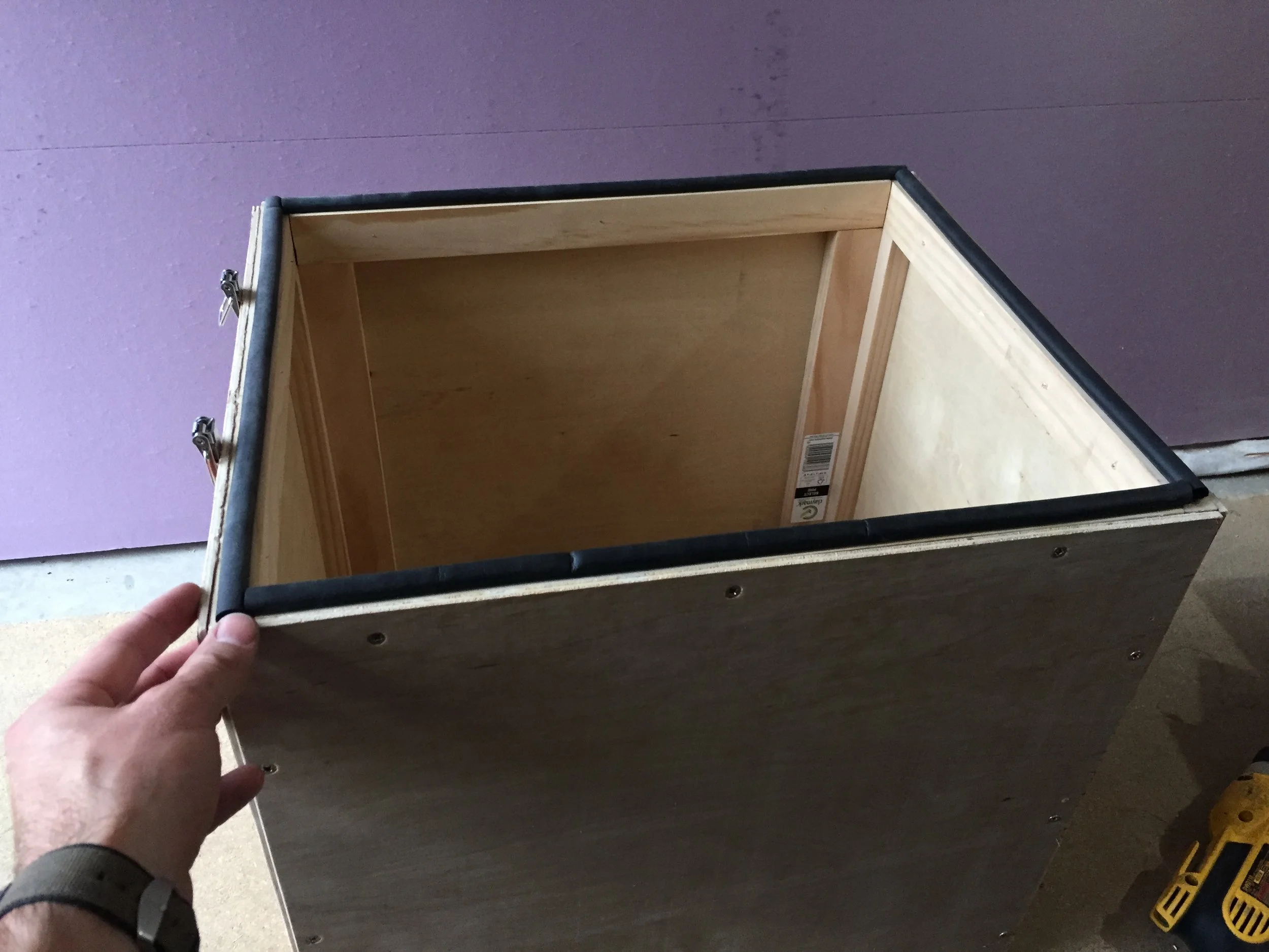 Rubber seal around the edge to keep the box as airtight as possible.