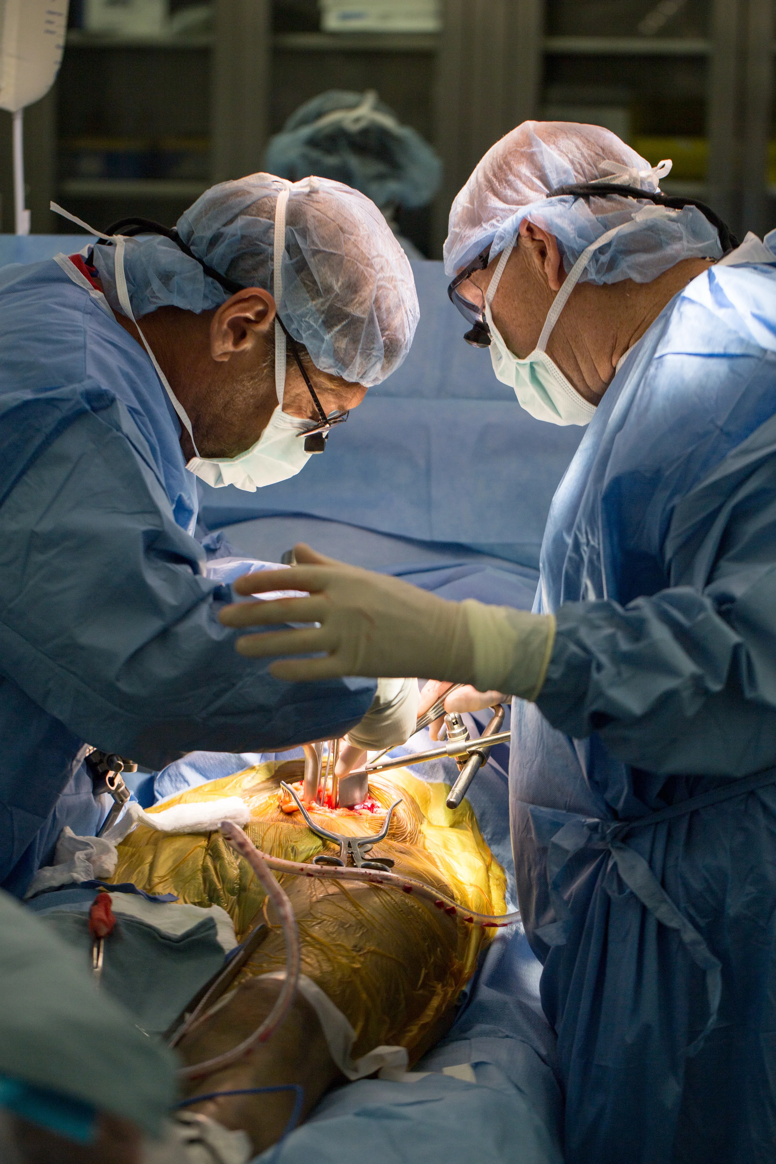  Two surgeons operate on a patient's aneurism.&nbsp; 