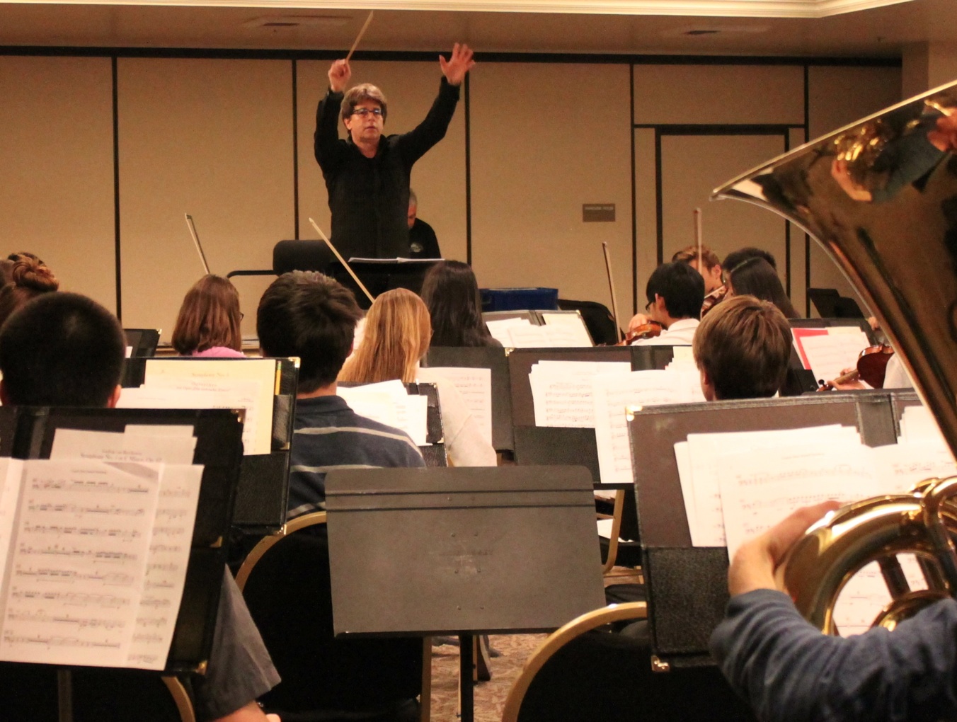  conducting the Conejo Valley Youth Orchestra 