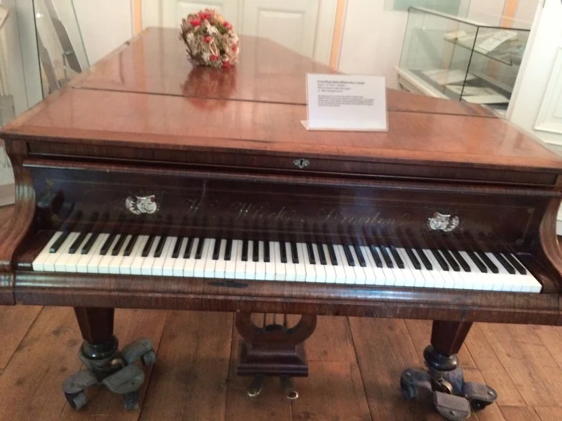 Wilhelm Wieck piano 1860—very beautiful and intimate sound, perfect for Schumann and Brahms intermezzi!