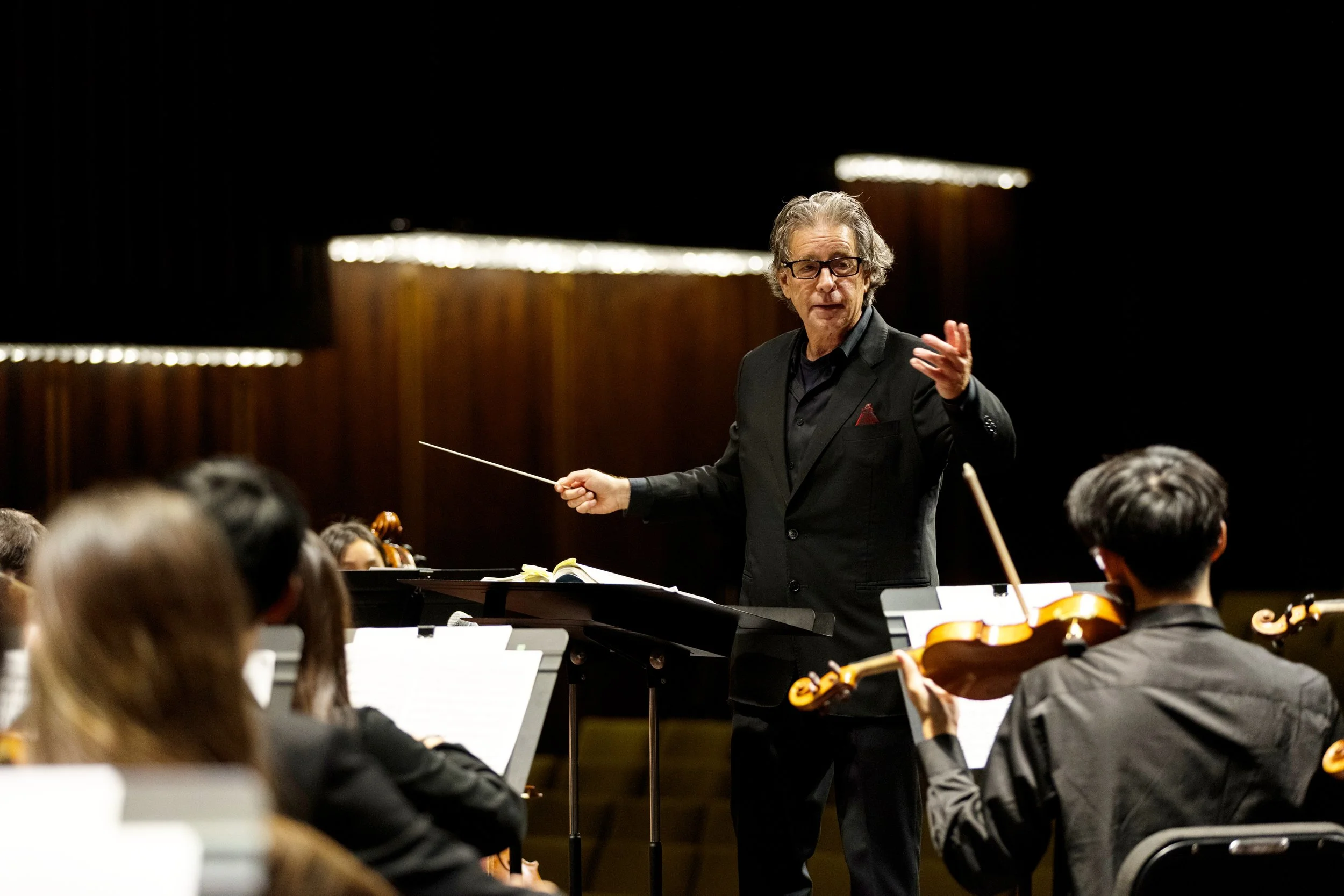 Russell Steinberg conducting concert