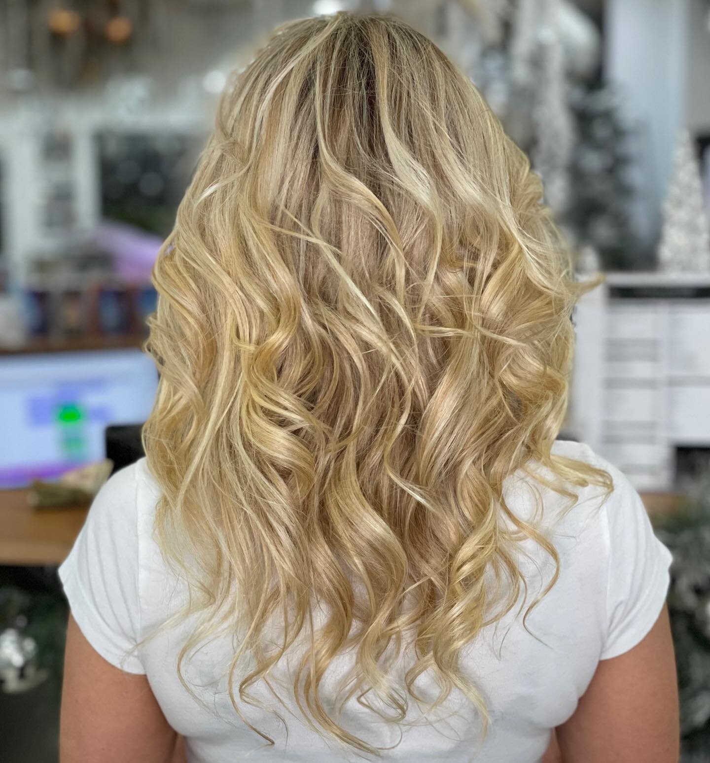 Balayage ❤️.&rdquo;💫💫💫💫💫 hair done by: Yosef #blondbalayage #babylights #highlights #babylights #longhair #blondehair #goldblonde #balayage #ombrehair #brownhair #fadecolors #waveshair #blondhair #gold #wormblonde #shine #blondhair #beauty #beau