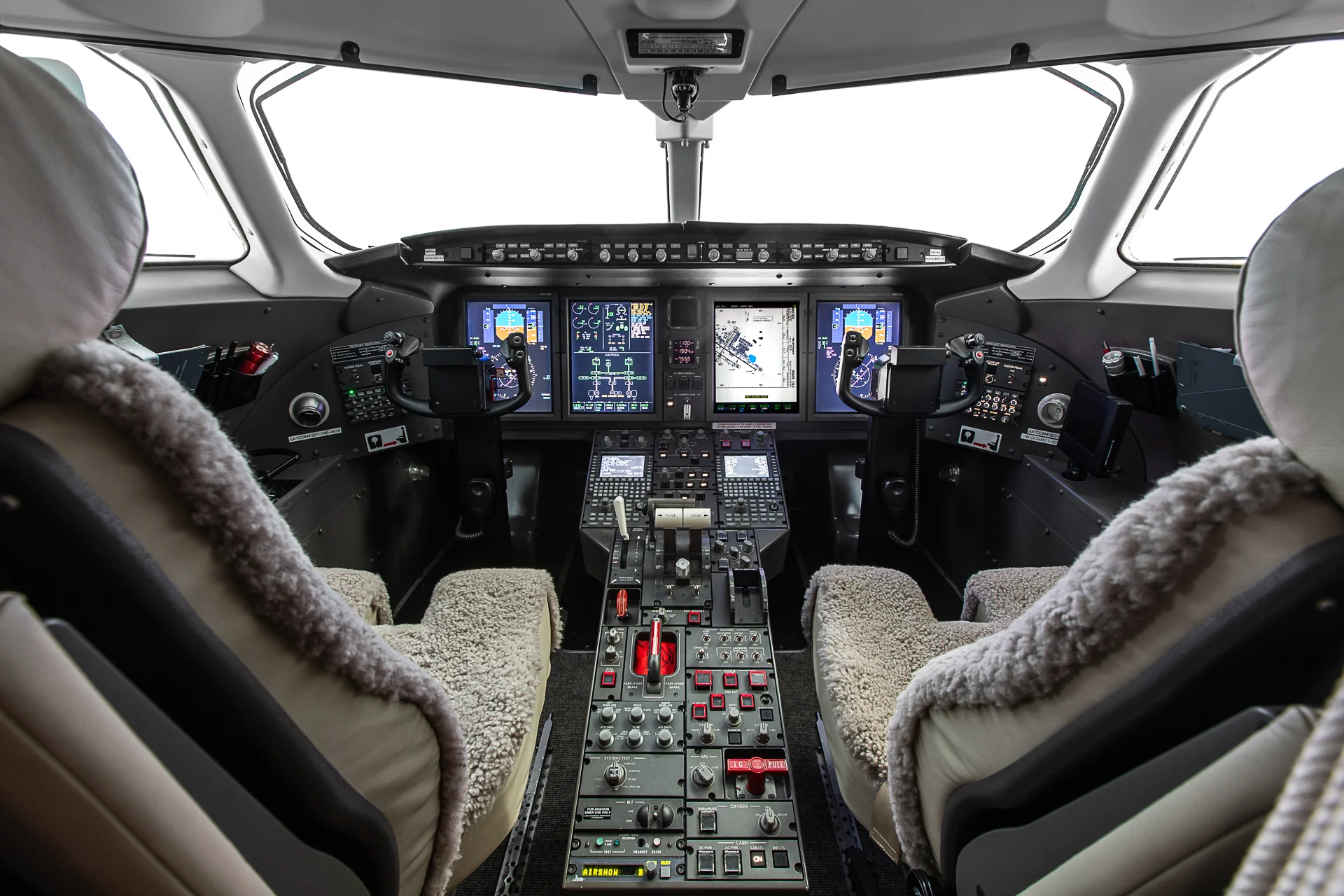 LR_Challenger_N697AH_Interior_ (2 of 35).jpg