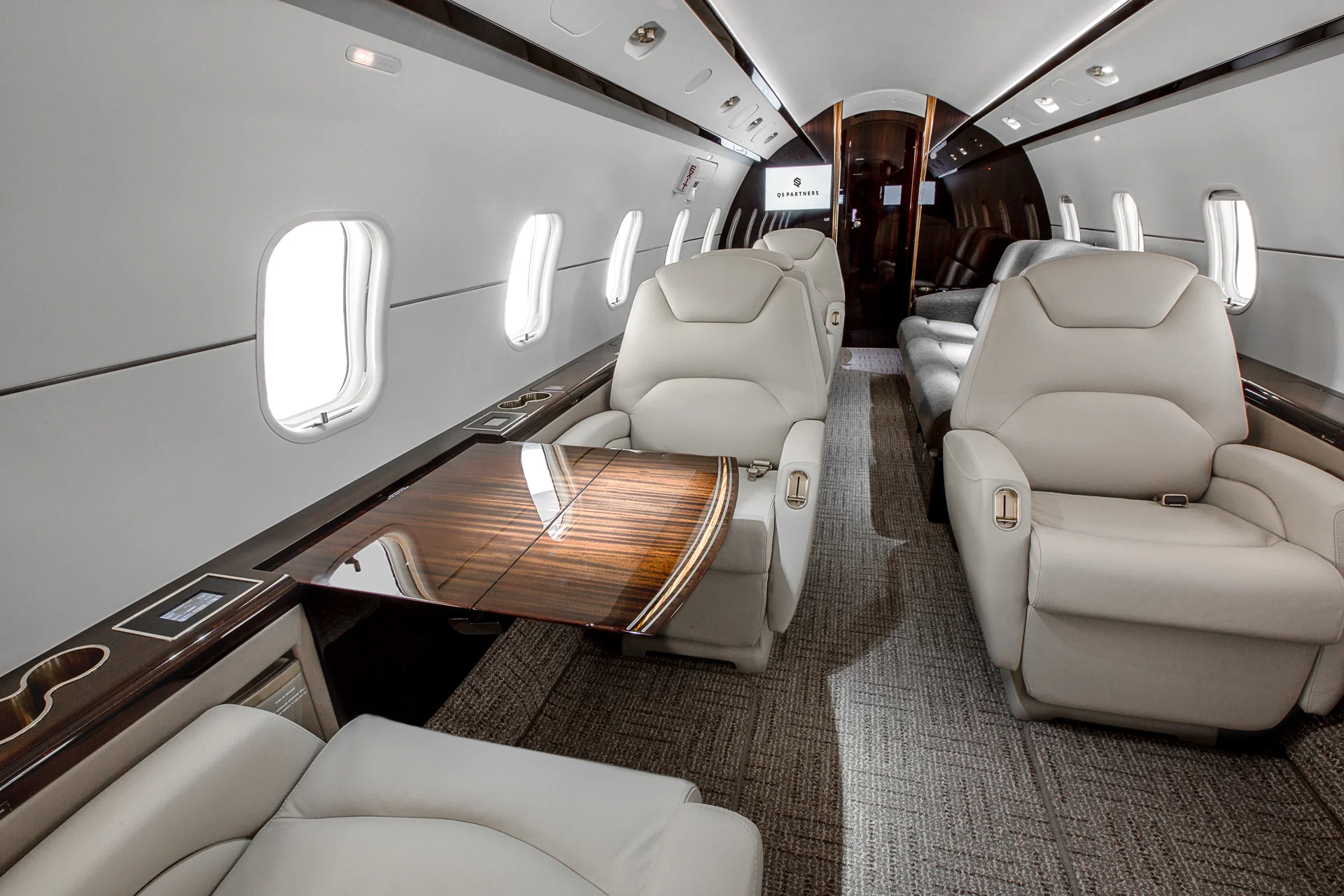 LR_Challenger_N697AH_Interior_ (5 of 35).jpg