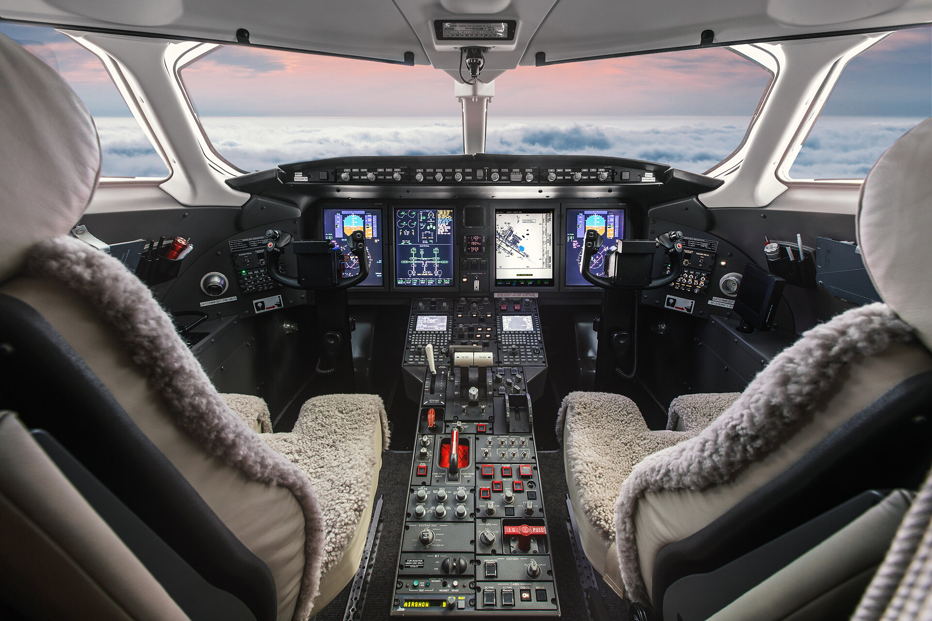 jimmy_Bowron_aviation_photography_Challenger_300_cockpit_denver_colorado.jpg