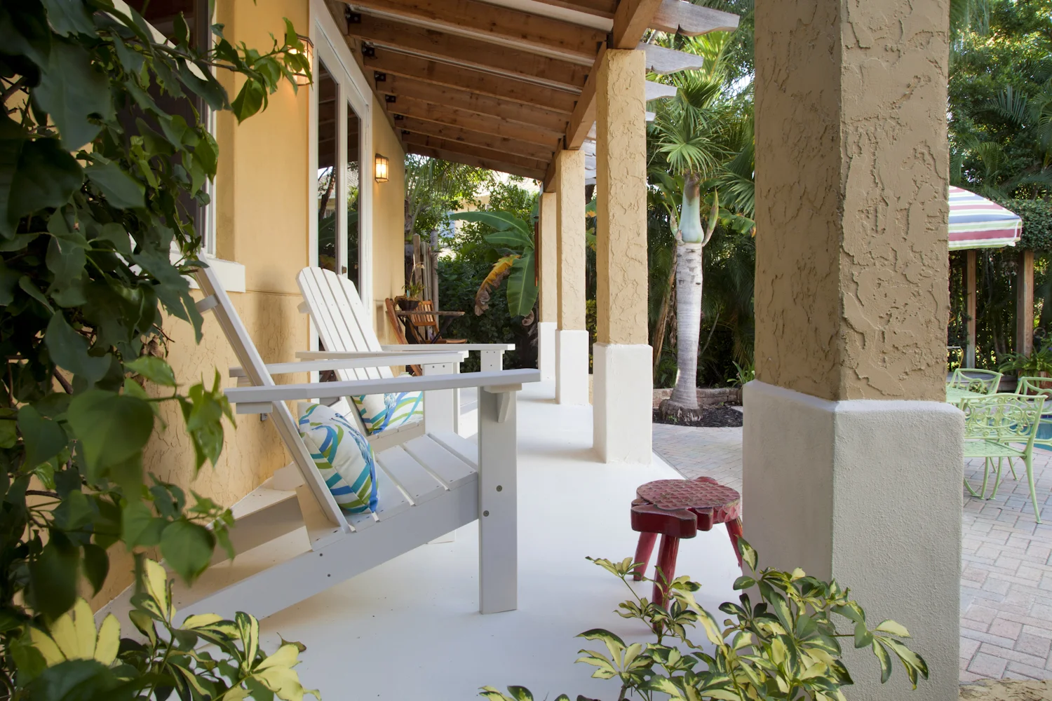 Cottage porch in Lake Ida Home