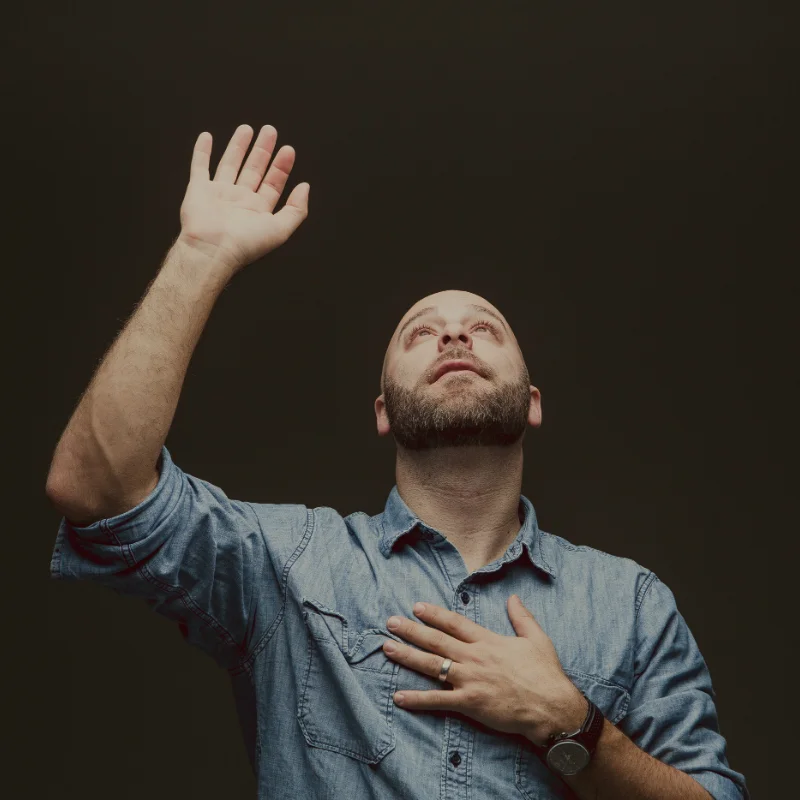 A Ele seja a glória