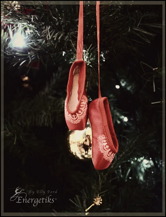 Now for some more hanging around on Christmas trees... :D