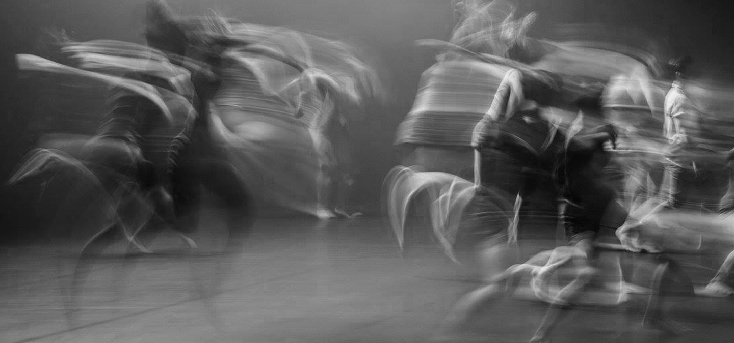 Image: Sydney Dance Company dancers performing