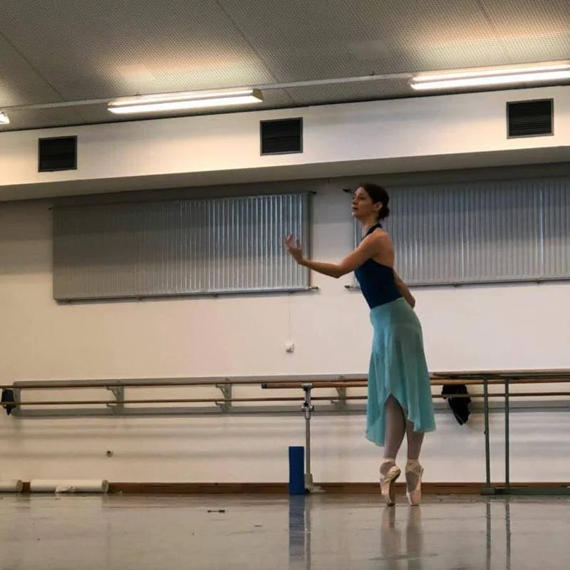 Laurretta in rehearsals, photographs by Ariel Merkuri