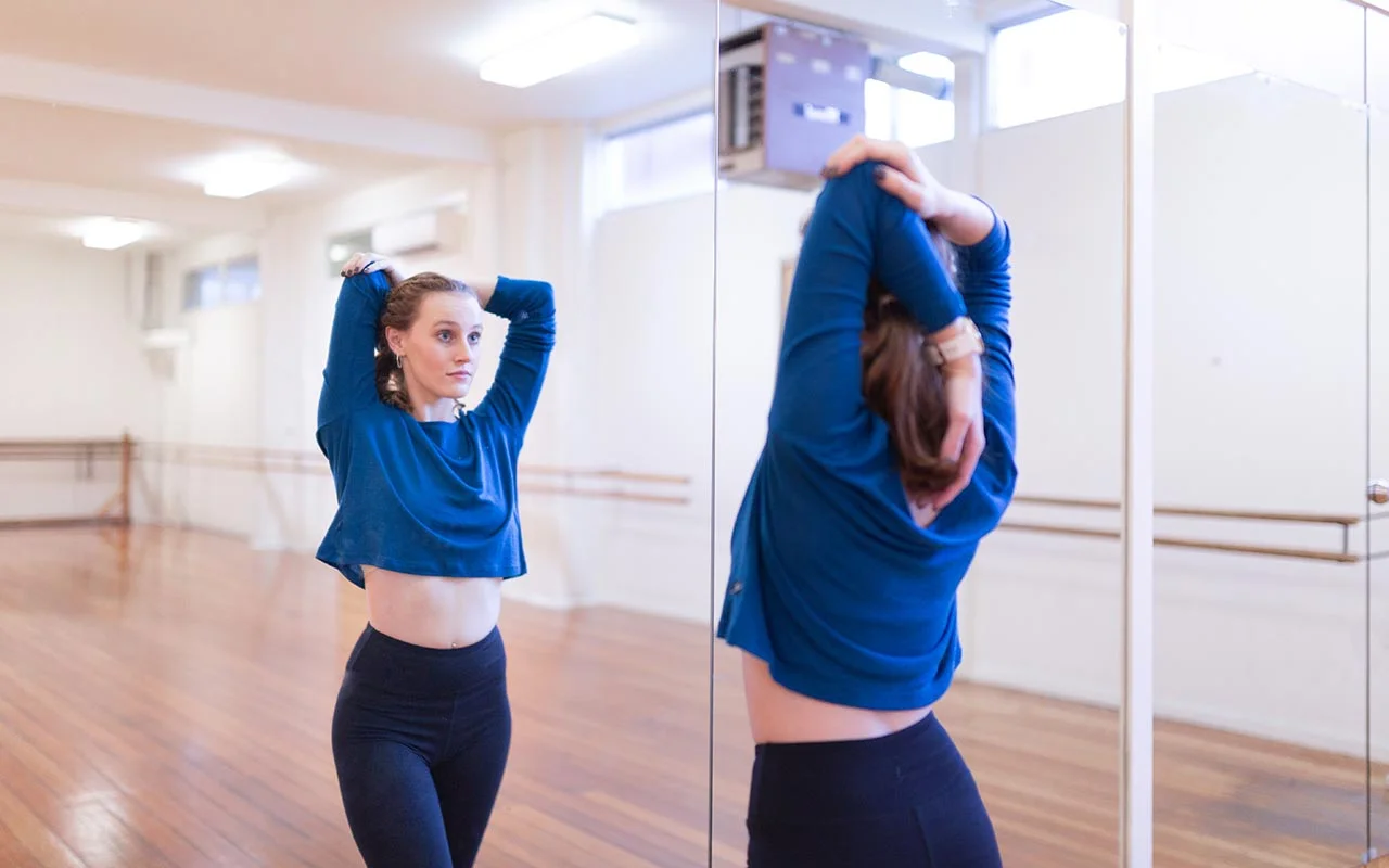 Georgia wears the Zara Extended Mesh Legging in Black with the Merino Wool Ellen Top in Teal