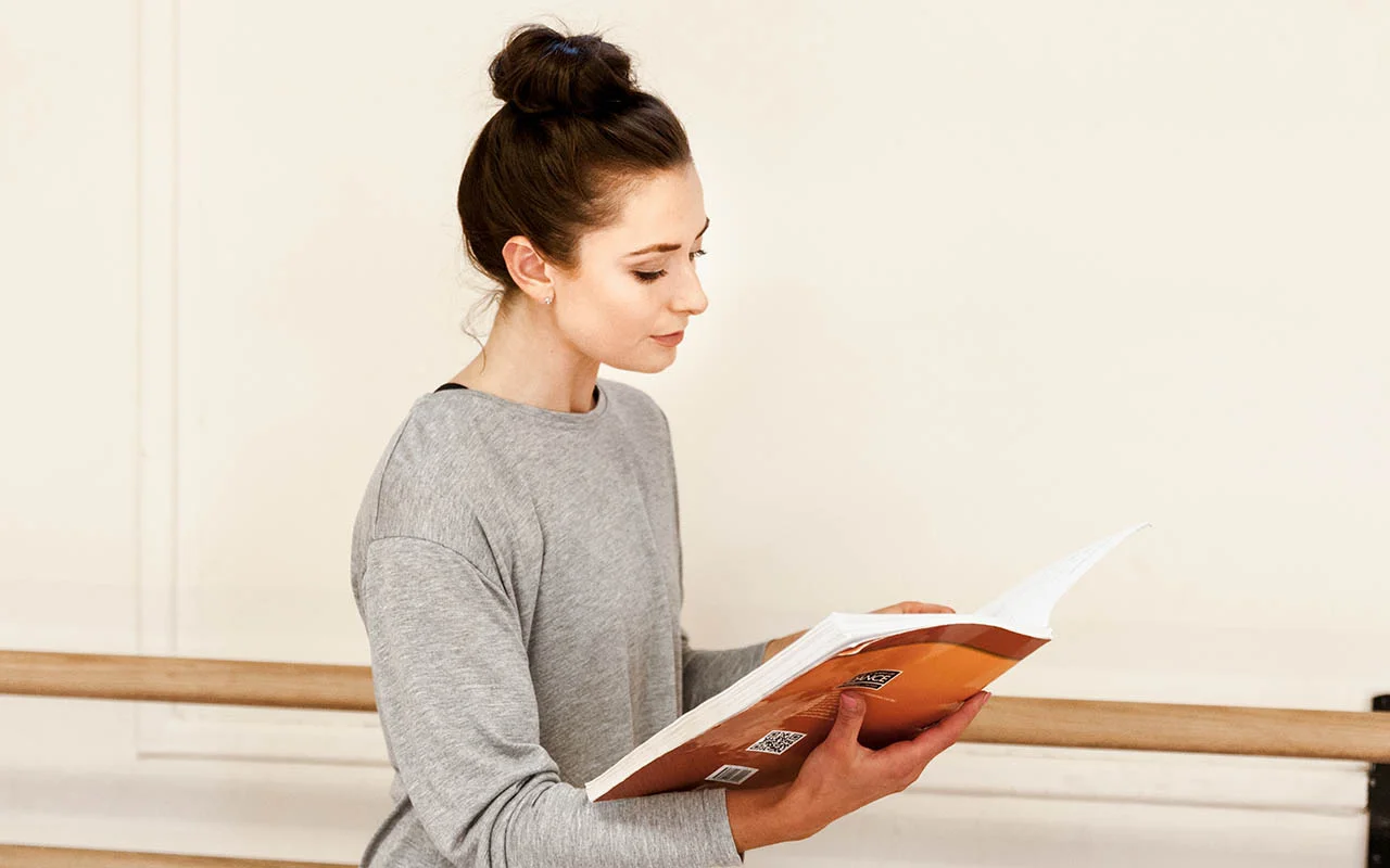 Daisy wears the Aubrey Knot Long Sleeve Tee from the Atelier Collection
