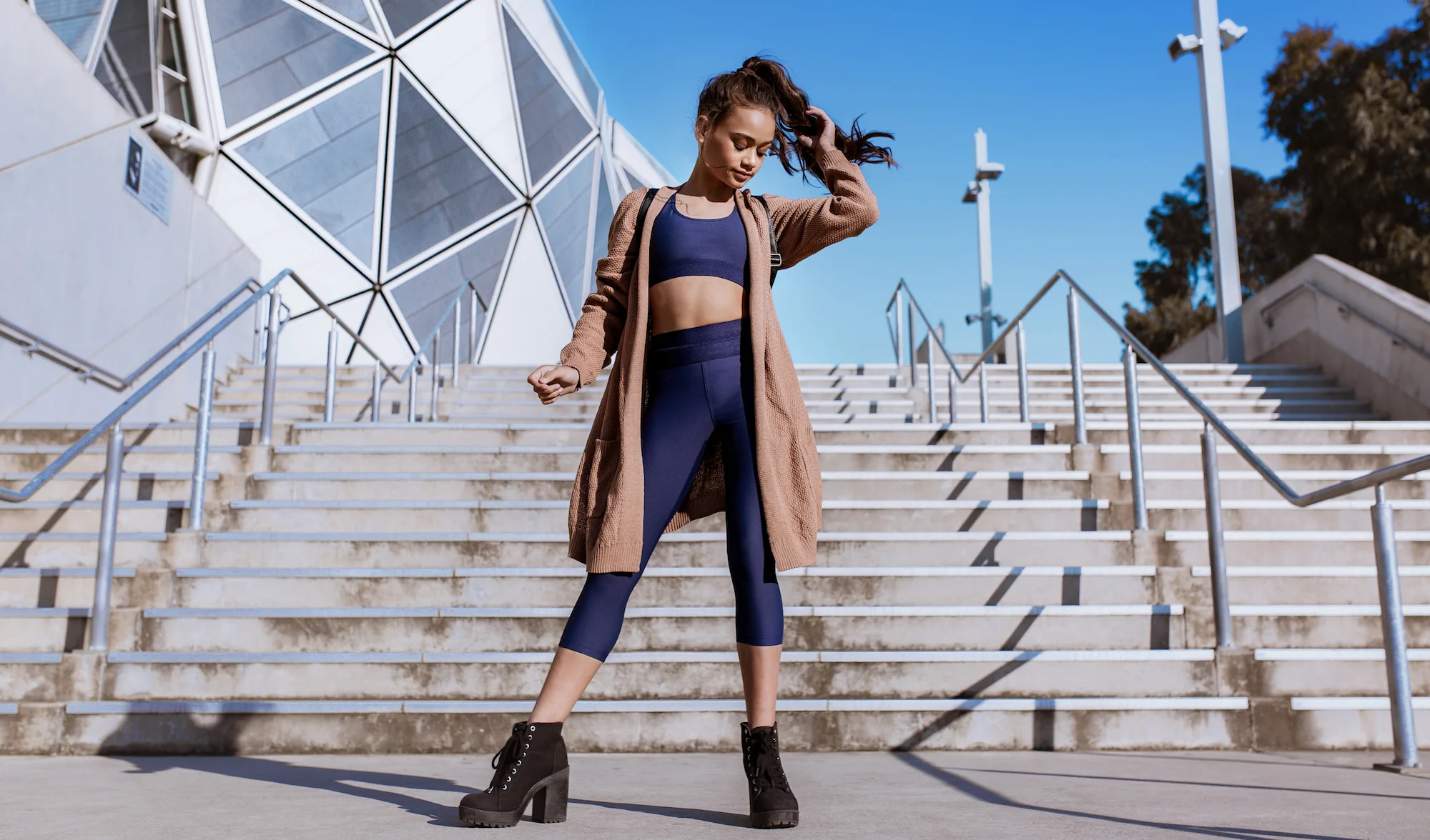 Mackenzie wears the Kira Crop Top and Billie Legging in Deep Ink