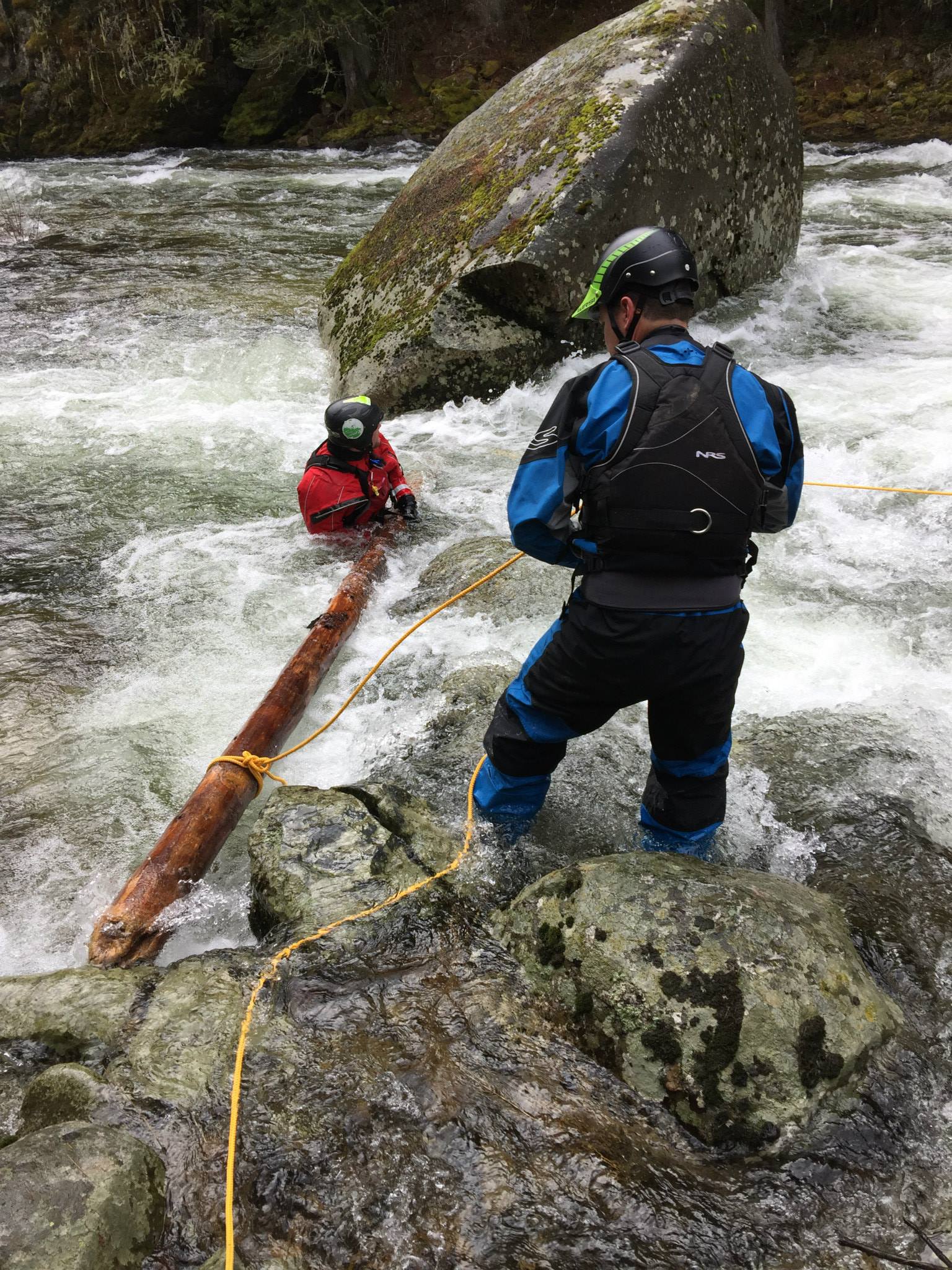 Swiftwater Safety Institute Instructors setting a log pin recovery drill for SRT-1 course attendees, Elwha River 2015