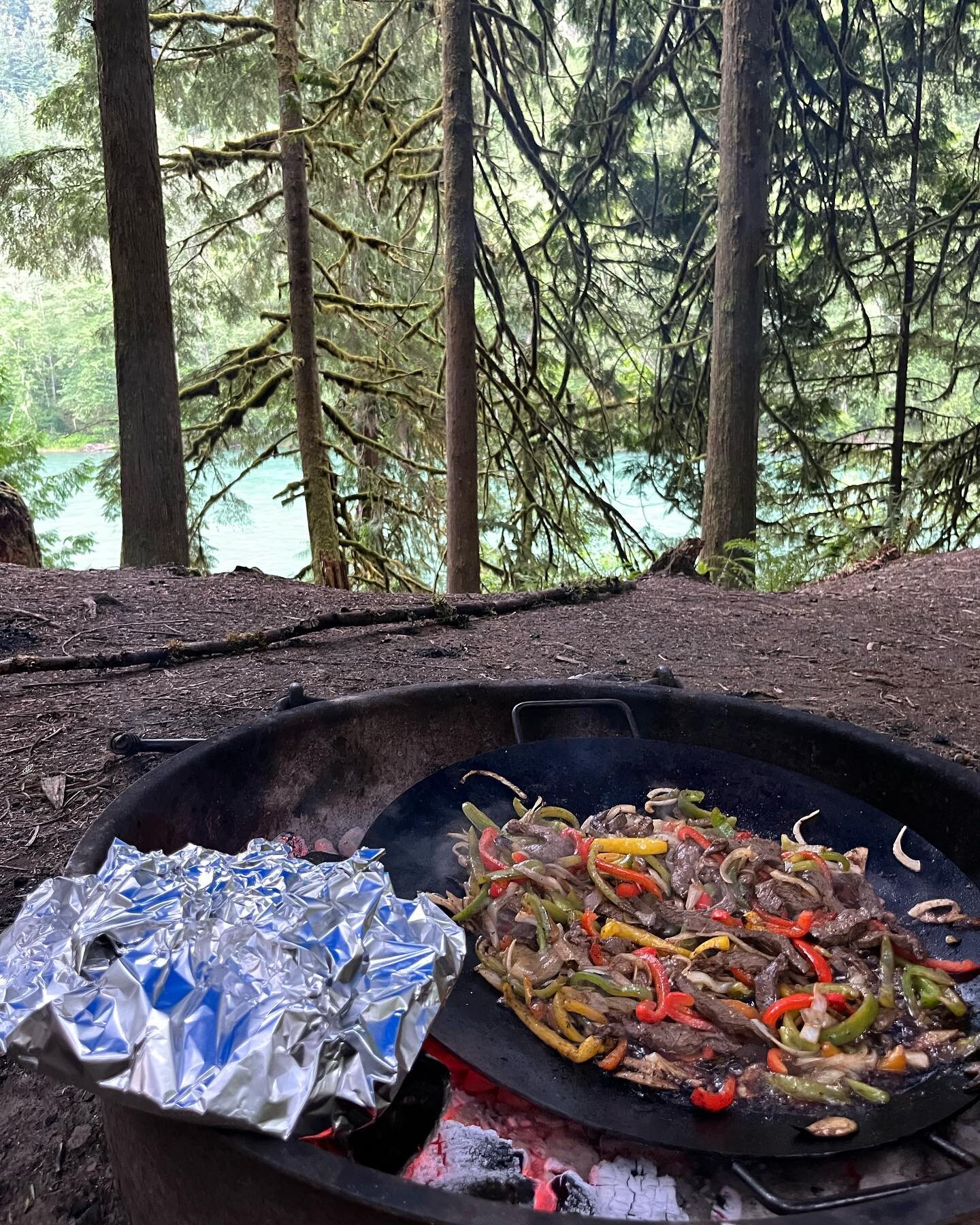 Food with a view! Join us for a two day adventure in the North Cascades 🌿🏔

Photos taken on Sauk-Suiattle land

#NorthCascadesNationalPark #TriadRiverTours #WhitewaterRafting #Camping