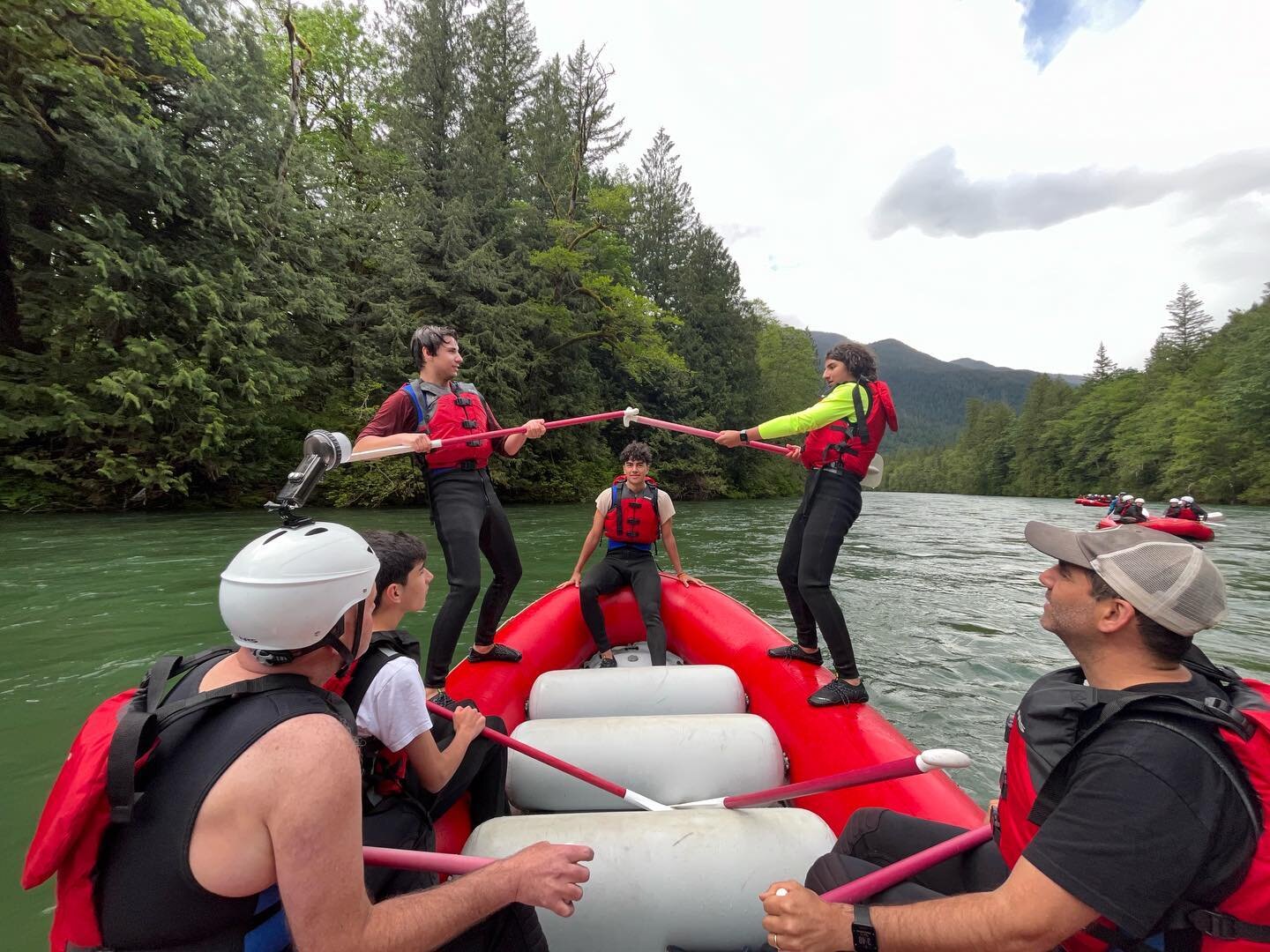 Warm days on the Skagit call for some games! Swipe to see who won this round of paddle tug of war 🤘🏼

Photo/video taken on the land of the Upper Skagit Tribe

#WhitewaterRafting #SkagitRiver #WesternWashington #TriadRiverTours