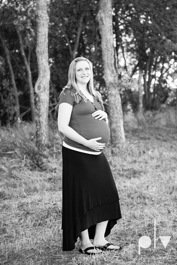 Callie Jonathon Maternity Portrait Sesson field flowers baby expect couple Photo La Vie by Sarah Whittaker-6.JPG