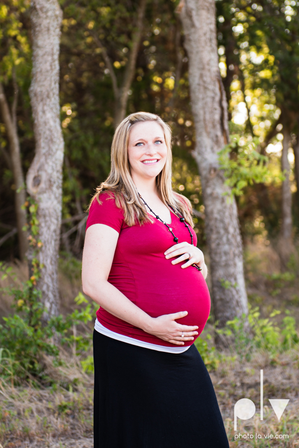 Callie Jonathon Maternity Portrait Sesson field flowers baby expect couple Photo La Vie by Sarah Whittaker-7.JPG