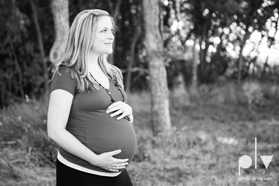 Callie Jonathon Maternity Portrait Sesson field flowers baby expect couple Photo La Vie by Sarah Whittaker-8.JPG