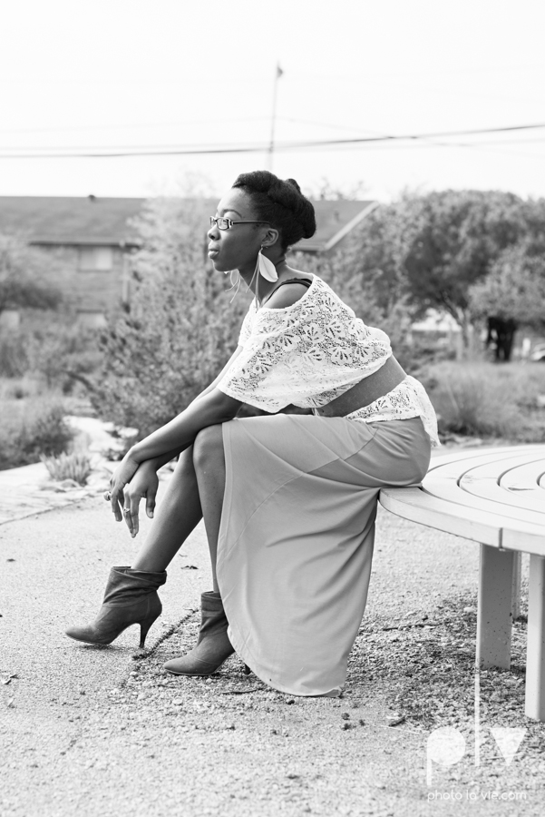 Nyeisha Graduation Portrait Session coral cap gown campus UTA texas Photo La Vie by Sarah Whittaker-12.JPG