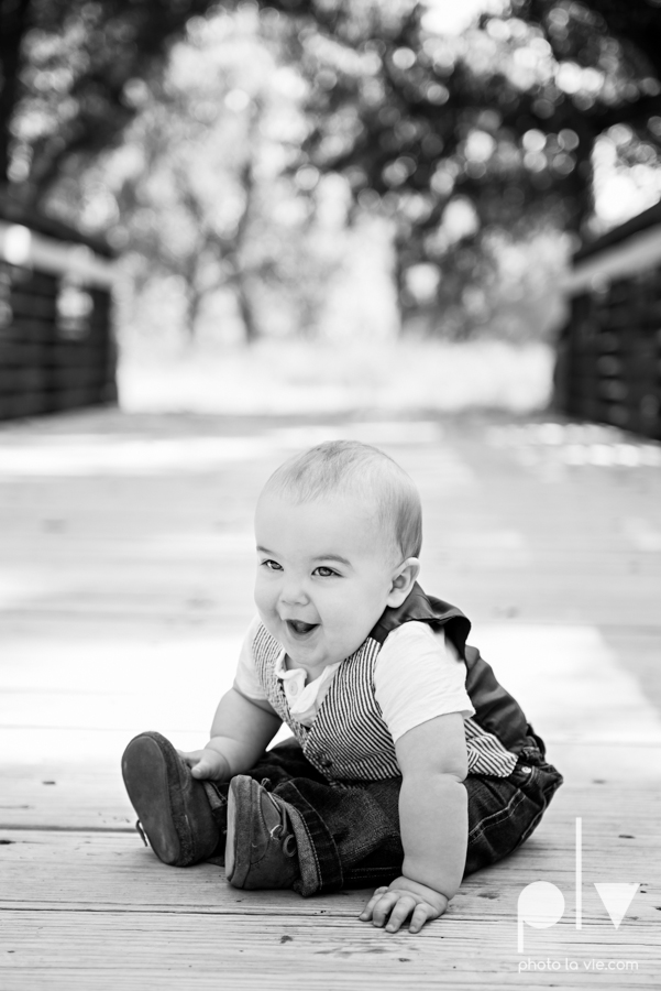 Fall Mini Session October Oliver Nature Park Center Mansfield Texas bridge outdoors kids Sarah Whittaker Photo La Vie-7.JPG