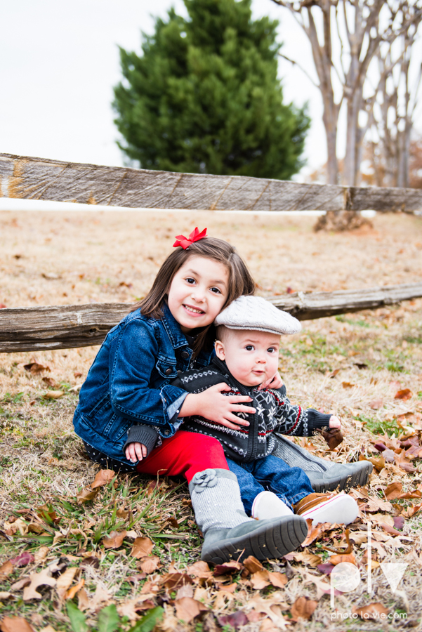 Portrait Session DFW Fort Worth photography family children kids outdoors fall christmas red bow hat fence field trees Sarah Whittaker Photo La Vie-3.JPG