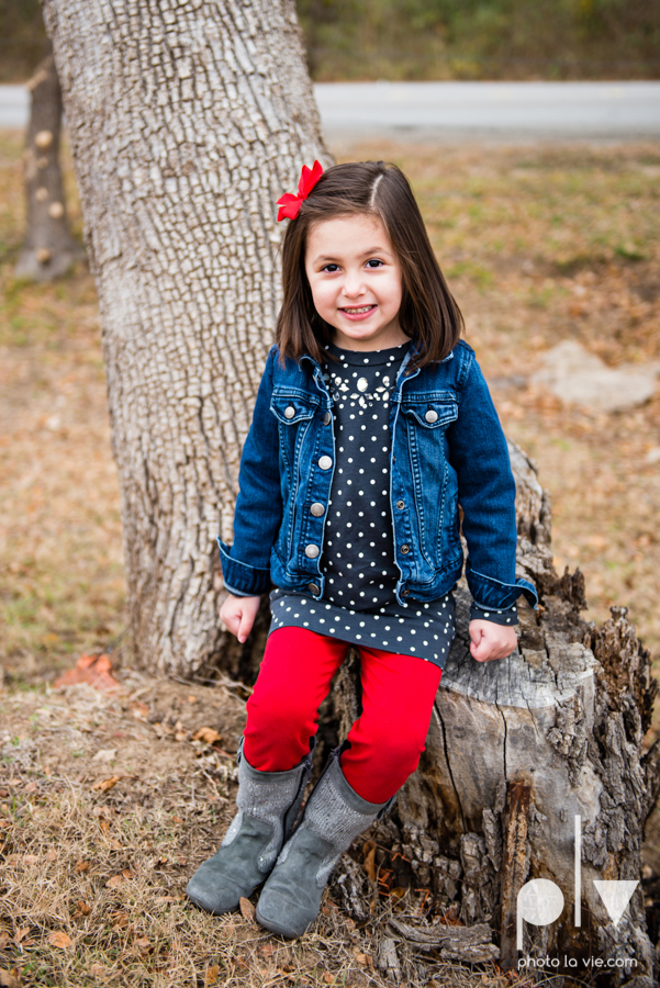 Portrait Session DFW Fort Worth photography family children kids outdoors fall christmas red bow hat fence field trees Sarah Whittaker Photo La Vie-4.JPG