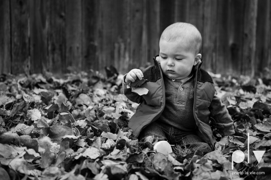 Portrait Session DFW Fort Worth photography family children kids outdoors fall christmas red bow hat fence field trees Sarah Whittaker Photo La Vie-8.JPG