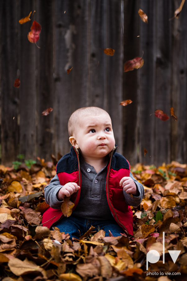 Portrait Session DFW Fort Worth photography family children kids outdoors fall christmas red bow hat fence field trees Sarah Whittaker Photo La Vie-9.JPG