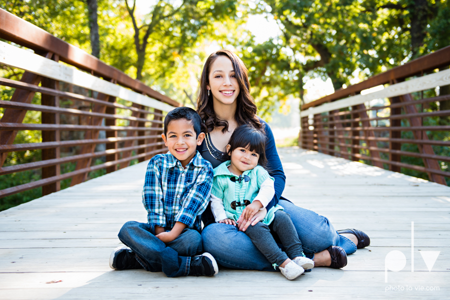 Fall Mini Session October Oliver Nature Park Center Mansfield Texas bridge outdoors kids Sarah Whittaker Photo La Vie-3.JPG