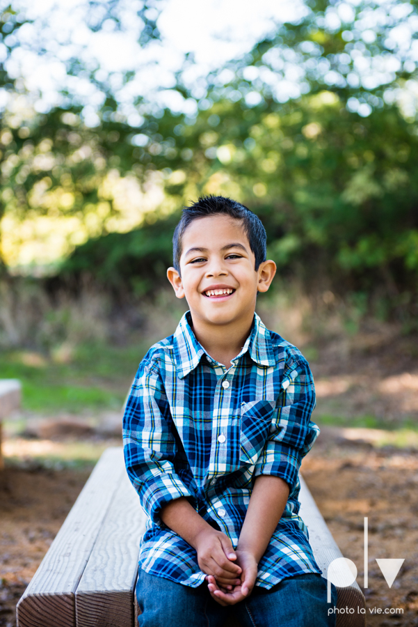 Fall Mini Session October Oliver Nature Park Center Mansfield Texas bridge outdoors kids Sarah Whittaker Photo La Vie-4.JPG