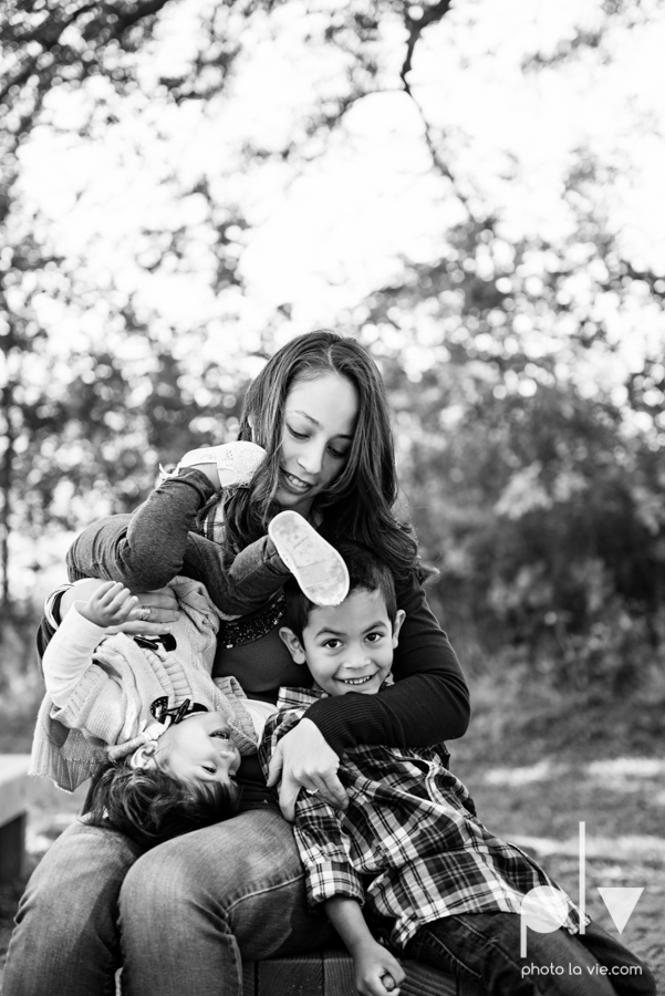 Fall Mini Session October Oliver Nature Park Center Mansfield Texas bridge outdoors kids Sarah Whittaker Photo La Vie-5.JPG