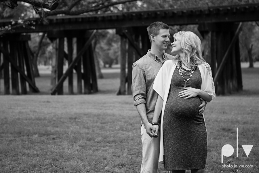 Dickard mini maternity session blue boy conrad outdoors Trinity Park spring summer tree field train tracks blur baby Sarah Whittaker Photo La Vie-2.JPG