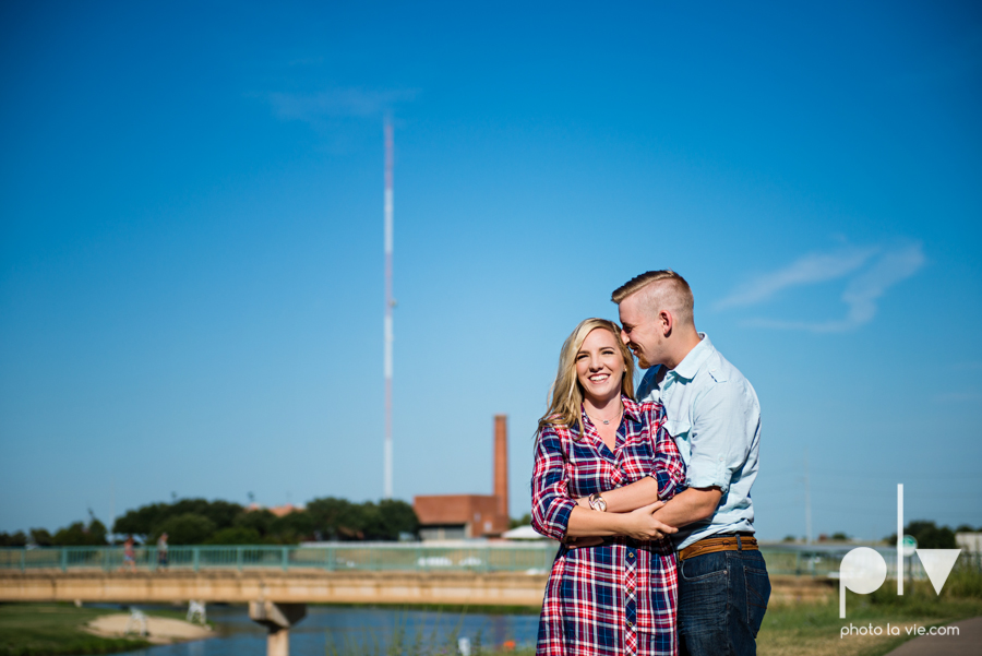 Alissa Adam Fort Worth Engagment Session Trinity River Joe T Garcias restaurant patio bridge fall outdoors texas couple adorable modern plaid Sarah Whittaker Photo La Vie-6.JPG