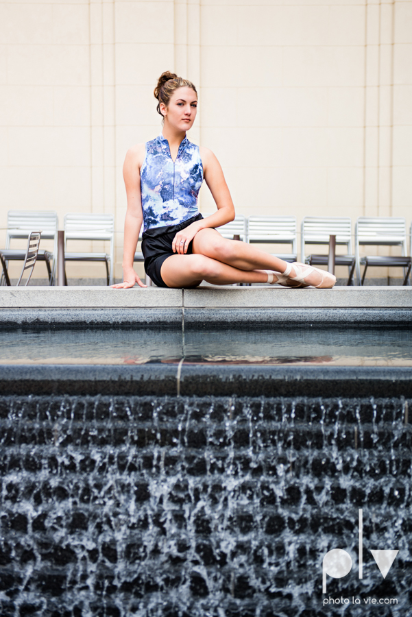 Claire Downtown Fort Worth campus sundance square ballerina ballet pointe garage urban senior dancer Sarah Whittaker Photo La Vie-2.JPG