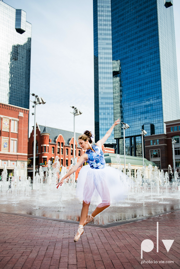 Claire Downtown Fort Worth campus sundance square ballerina ballet pointe garage urban senior dancer Sarah Whittaker Photo La Vie-5.JPG