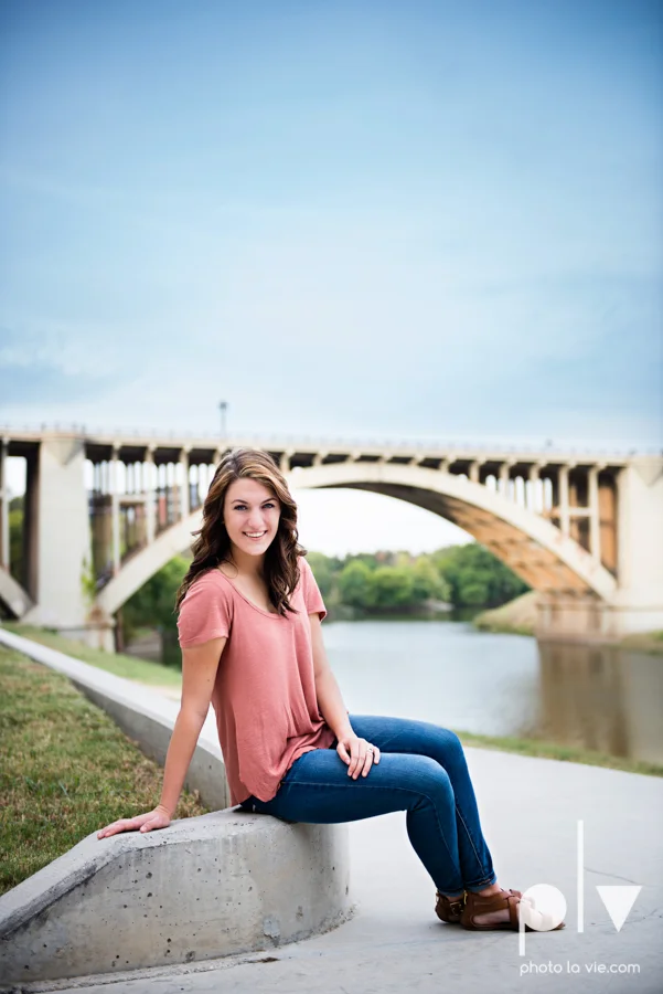 Claire Downtown Fort Worth campus sundance square ballerina ballet pointe garage urban senior dancer Sarah Whittaker Photo La Vie-12.JPG